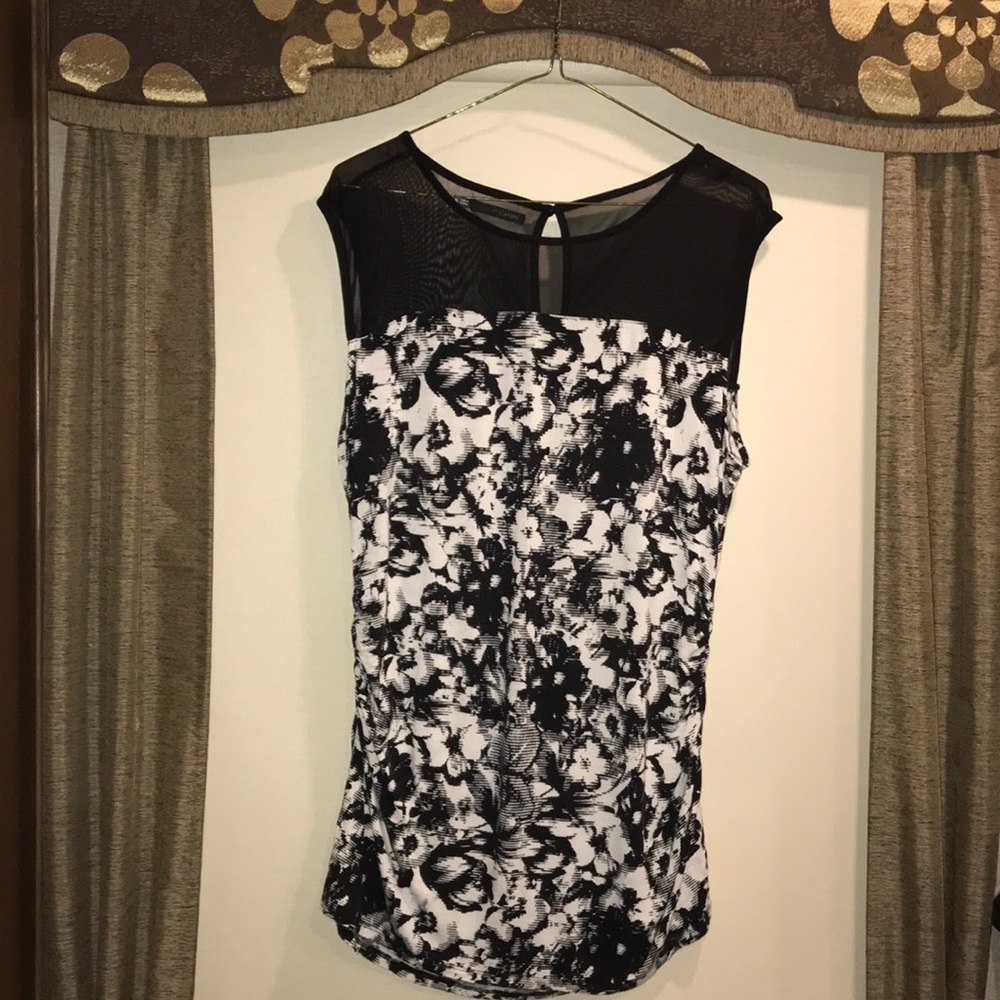 Black and white sexy sleeveless top